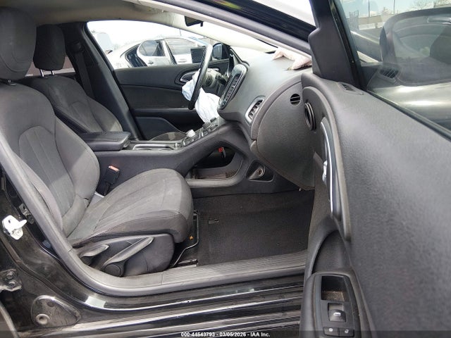 2015 Chrysler 200 Limited მანქანა იყიდება აუქციონზე, vin: 1C3CCCAB3FN666792, აუქციონის ნომერი: 44543793