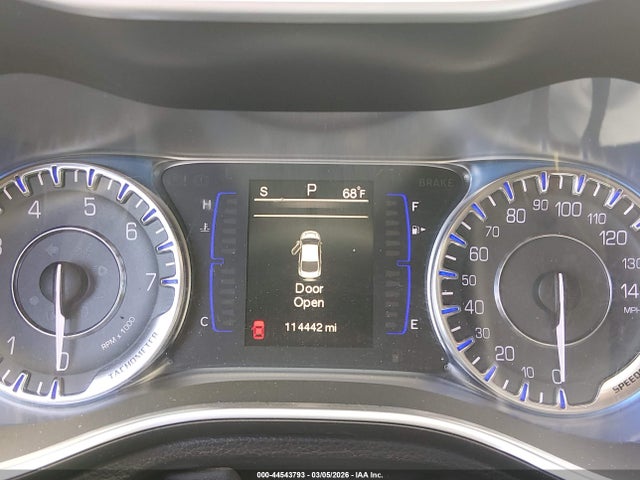 2015 Chrysler 200 Limited მანქანა იყიდება აუქციონზე, vin: 1C3CCCAB3FN666792, აუქციონის ნომერი: 44543793