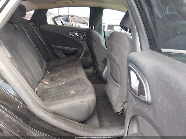 2015 Chrysler 200 Limited მანქანა იყიდება აუქციონზე, vin: 1C3CCCAB3FN666792, აუქციონის ნომერი: 44543793