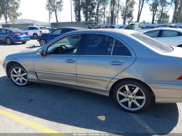 44543843 :رقم المزاد ، WDBRF40J64A555832 vin ، 2004 Mercedes-benz C 230 Kompressor Sport/sport مزاد بيع