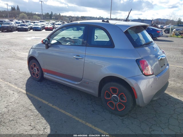 2015 FIAT 500E 3C3CFFGE7FT695450 Photo 2