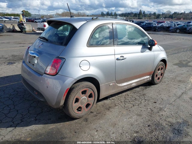 2015 FIAT 500E 3C3CFFGE7FT695450 Photo 3