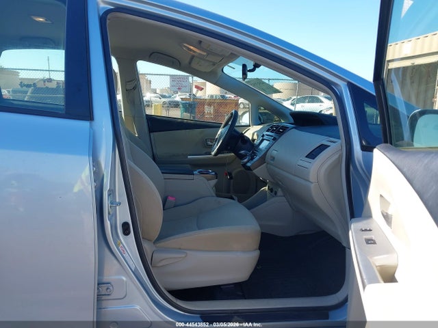 Toyota Prius V Three 2014 JTDZN3EU1E3341130 Image 5
