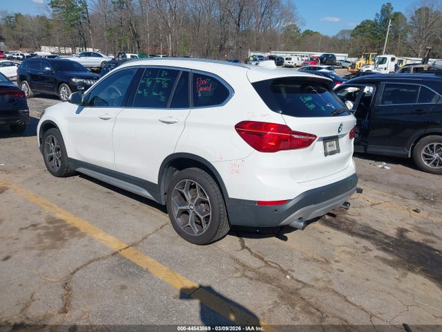 2018 BMW X1 WBXHU7C33J5H42361 Photo 2