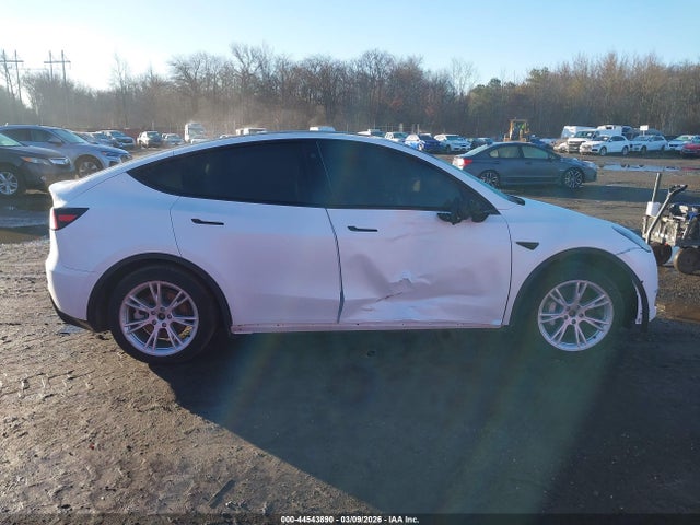 Продаж на аукціоні авто 2022 Tesla Model Y Long Range Dual Motor All-wheel Drive, vin: 7SAYGDEE0NF393780, номер лоту: 44543890