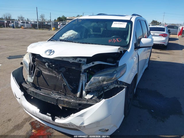 Toyota Sienna Se 8 Passenger 2017 5TDXZ3DC0HS774316 Image 2