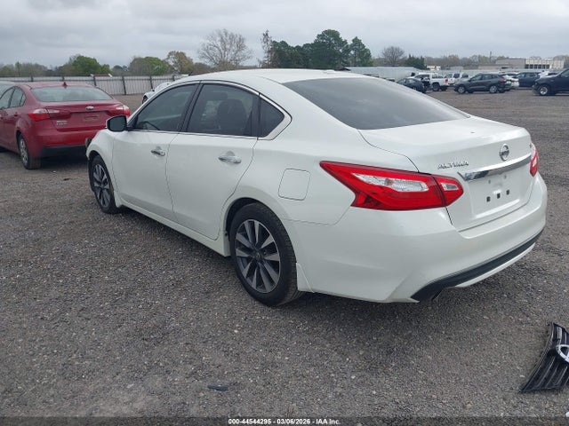 2017 NISSAN ALTIMA 1N4AL3AP3HC133568 Photo 2