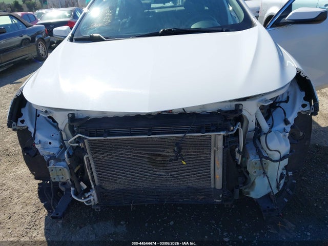 1G1ZD5ST8NF124305 Chevrolet Malibu Fwd Lt