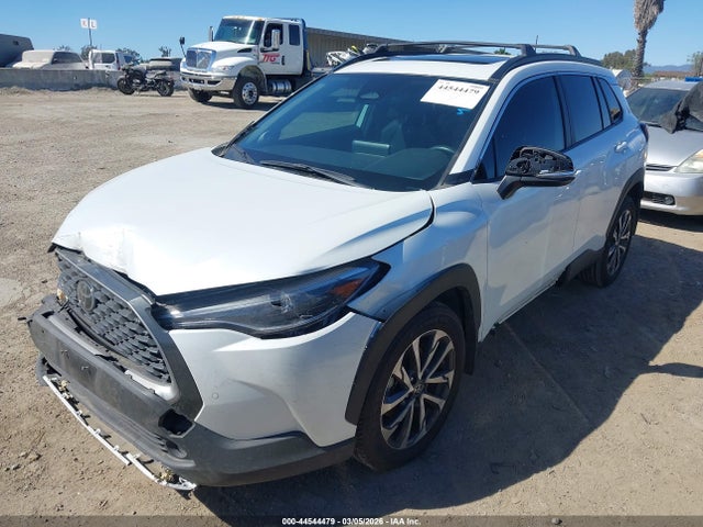 Toyota Corolla Cross Xle 2023 7MUDAAAG2PV058141 Image 2