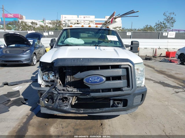 Ford F-350 Chassis Xl 2015 1FD7X3E67FEC40789 Image 12