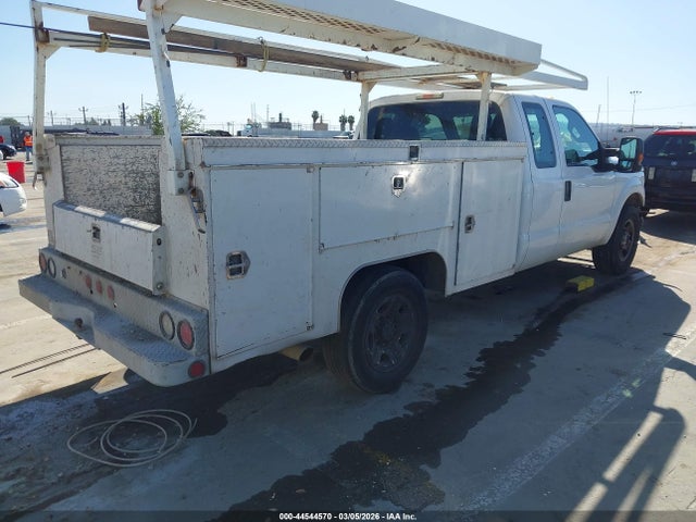 Ford F-350 Chassis Xl 2015 1FD7X3E67FEC40789 Image 4