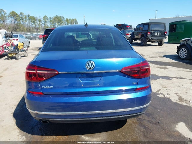 1VWDT7A35HC049101 Volkswagen Passat 1.8t R-line