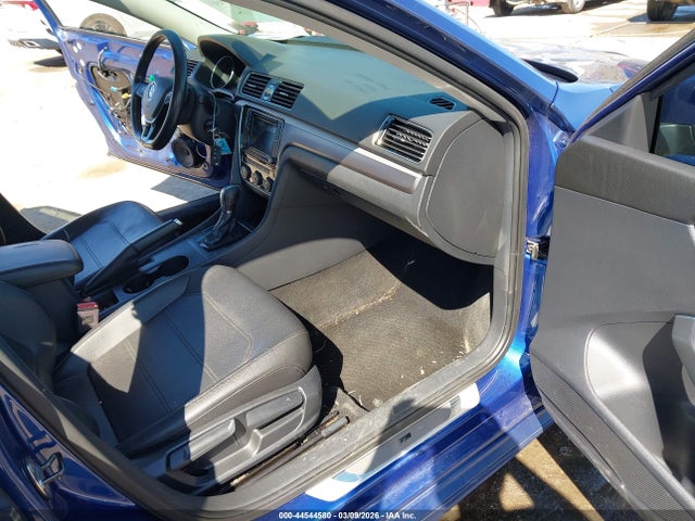 1VWDT7A35HC049101 Volkswagen Passat 1.8t R-line
