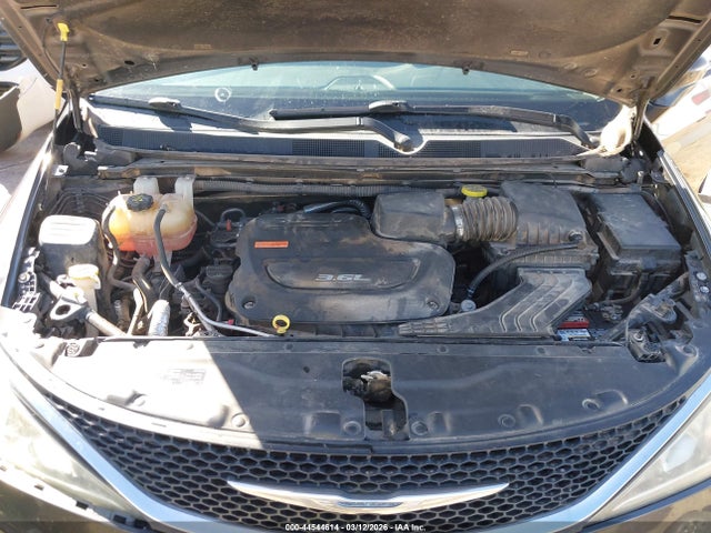 Продаж на аукціоні авто 2017 Chrysler Pacifica Touring-l, vin: 2C4RC1BG1HR809779, номер лоту: 44544614