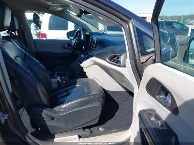 Продаж на аукціоні авто 2017 Chrysler Pacifica Touring-l, vin: 2C4RC1BG1HR809779, номер лоту: 44544614