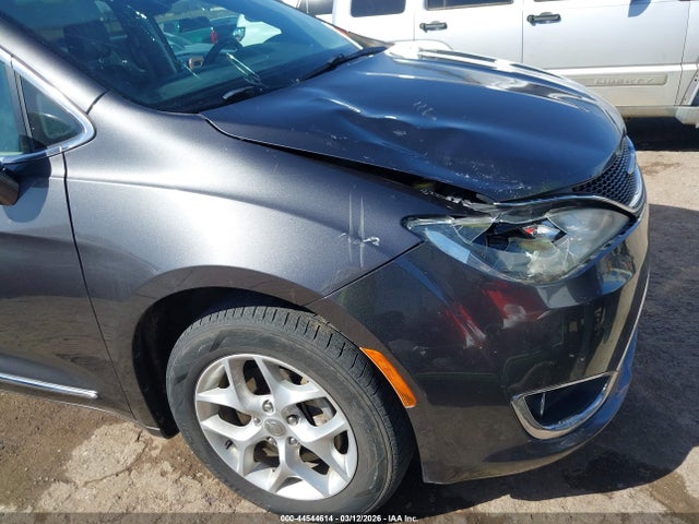 Продаж на аукціоні авто 2017 Chrysler Pacifica Touring-l, vin: 2C4RC1BG1HR809779, номер лоту: 44544614