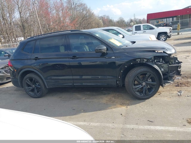 Aukcja sprzedaży 2023 Volkswagen Tiguan 2.0t Se R-line Black, vin: 3VVCB7AX8PM018833, numer aukcji: 44544733