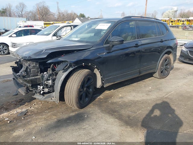 Aukcja sprzedaży 2023 Volkswagen Tiguan 2.0t Se R-line Black, vin: 3VVCB7AX8PM018833, numer aukcji: 44544733