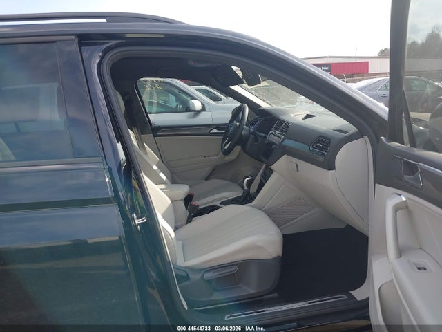 Aukcja sprzedaży 2023 Volkswagen Tiguan 2.0t Se R-line Black, vin: 3VVCB7AX8PM018833, numer aukcji: 44544733