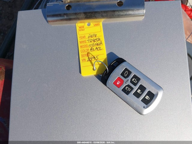 2016 TOYOTA SIENNA 5TDYK3DC1GS712995 Photo 10