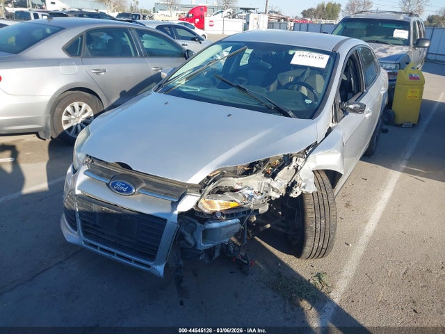 Ford FOCUS SE 2014 1FADP3F20EL432154 Image 2