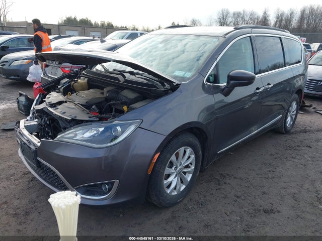 2017 Chrysler Pacifica Touring-l მანქანა იყიდება აუქციონზე, vin: 2C4RC1BG1HR571965, აუქციონის ნომერი: 44545161