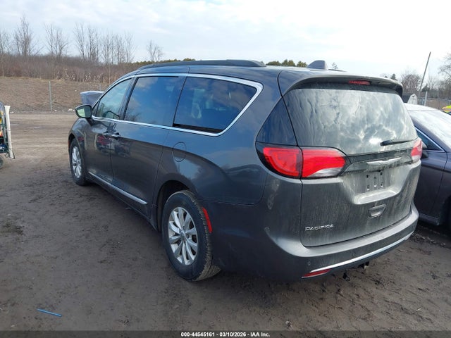 2017 Chrysler Pacifica Touring-l მანქანა იყიდება აუქციონზე, vin: 2C4RC1BG1HR571965, აუქციონის ნომერი: 44545161