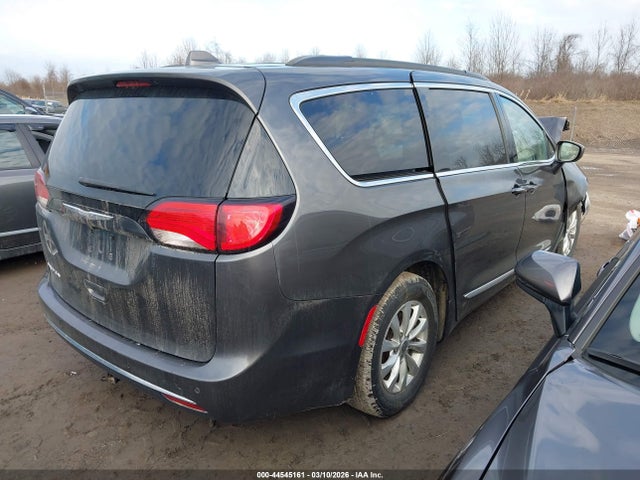 2017 Chrysler Pacifica Touring-l მანქანა იყიდება აუქციონზე, vin: 2C4RC1BG1HR571965, აუქციონის ნომერი: 44545161