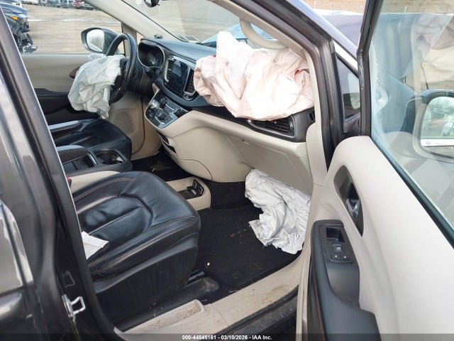 2017 Chrysler Pacifica Touring-l მანქანა იყიდება აუქციონზე, vin: 2C4RC1BG1HR571965, აუქციონის ნომერი: 44545161
