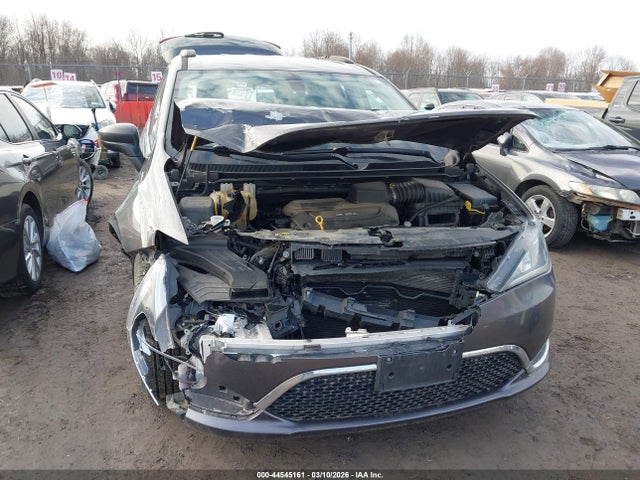 2017 Chrysler Pacifica Touring-l მანქანა იყიდება აუქციონზე, vin: 2C4RC1BG1HR571965, აუქციონის ნომერი: 44545161