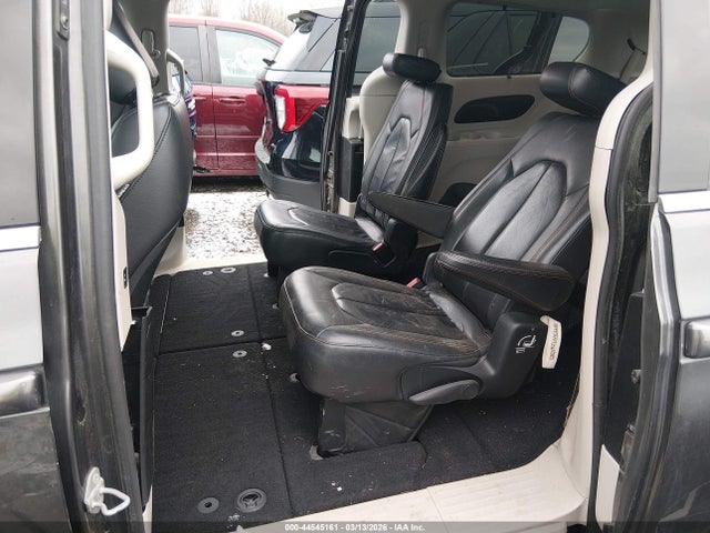 2017 Chrysler Pacifica Touring-l მანქანა იყიდება აუქციონზე, vin: 2C4RC1BG1HR571965, აუქციონის ნომერი: 44545161