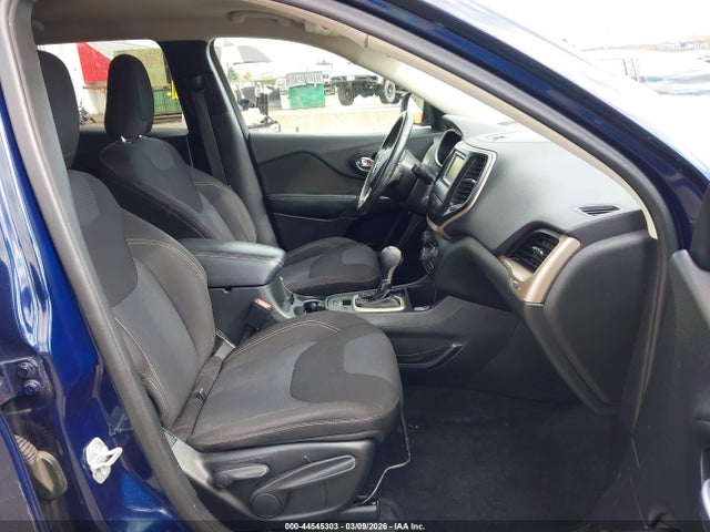 1C4PJLCB1FW578723 Jeep Cherokee Latitude