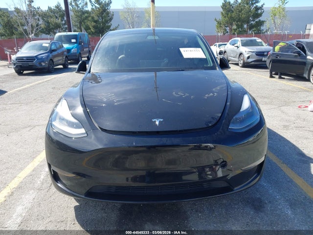 2022 Tesla Model Y Performance Dual Motor All-wheel Drive მანქანა იყიდება აუქციონზე, vin: 7SAYGDEF6NF446684, აუქციონის ნომერი: 44545333