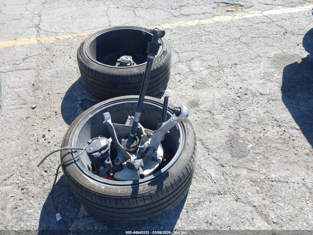 2022 Tesla Model Y Performance Dual Motor All-wheel Drive მანქანა იყიდება აუქციონზე, vin: 7SAYGDEF6NF446684, აუქციონის ნომერი: 44545333