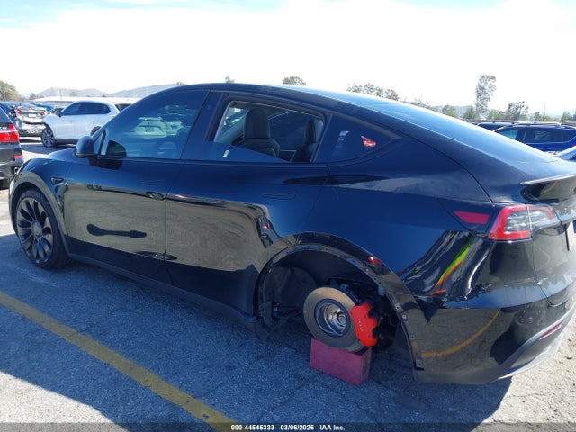 2022 Tesla Model Y Performance Dual Motor All-wheel Drive მანქანა იყიდება აუქციონზე, vin: 7SAYGDEF6NF446684, აუქციონის ნომერი: 44545333