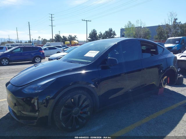 2022 Tesla Model Y Performance Dual Motor All-wheel Drive მანქანა იყიდება აუქციონზე, vin: 7SAYGDEF6NF446684, აუქციონის ნომერი: 44545333
