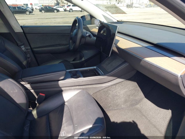 2022 Tesla Model Y Performance Dual Motor All-wheel Drive მანქანა იყიდება აუქციონზე, vin: 7SAYGDEF6NF446684, აუქციონის ნომერი: 44545333