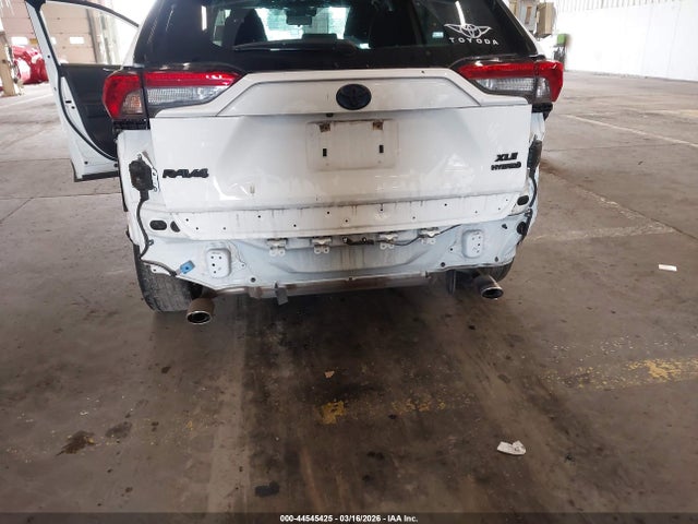JTMRWRFV4RD216145 Toyota Rav4 Hybrid Xle