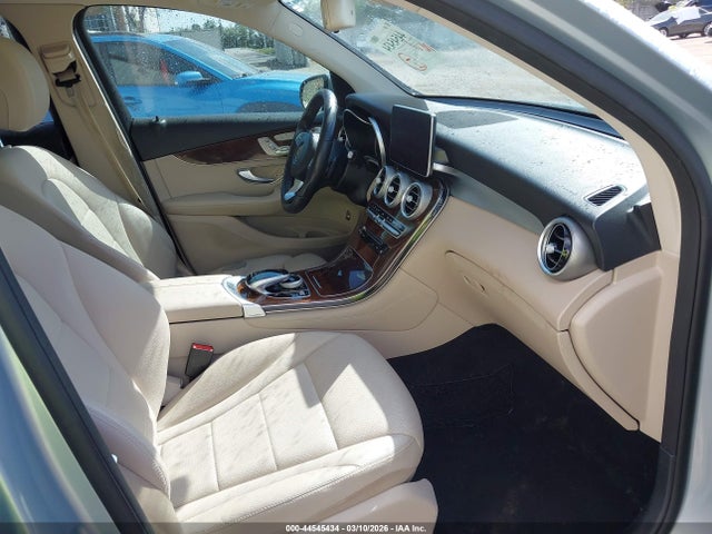 2017 MERCEDES-BENZ GLC 300 WDC0G4JBXHF194834 Photo 4