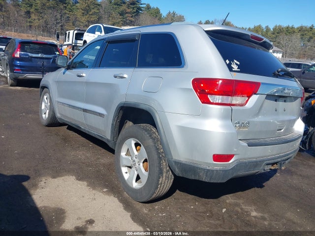 2011 JEEP GRAND CHEROKEE 1J4RR4GG4BC622362 Photo 2