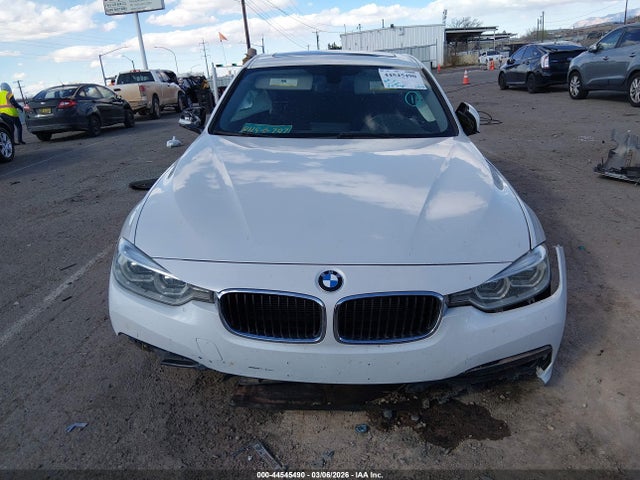 BMW 320i Xdrive 2018 WBA8E5G5XJNV03328 Image 13