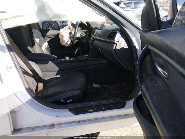 BMW 320i Xdrive 2018 WBA8E5G5XJNV03328 Image 5