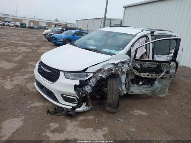 2021 Chrysler Pacifica Hybrid Touring L მანქანა იყიდება აუქციონზე, vin: 2C4RC1L74MR596965, აუქციონის ნომერი: 44545540