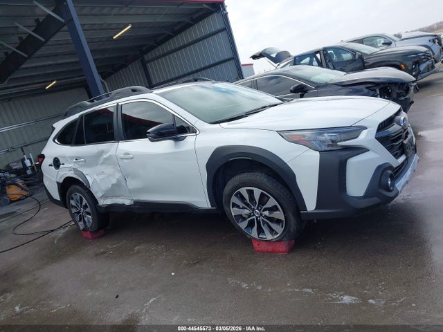 4S4BTANC4R3295720 Subaru Outback Limited