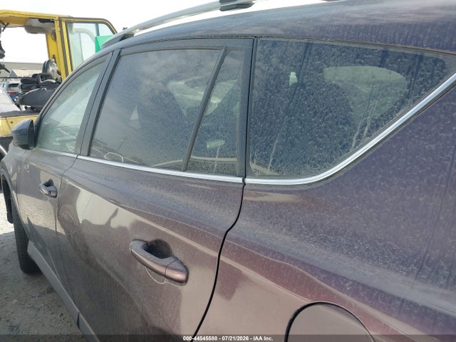2T3ZFREV0HW347575 Toyota RAV4 LE