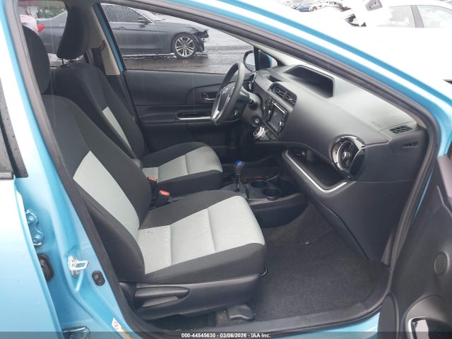 Toyota Prius C Two 2015 JTDKDTB33F1095940 Image 5