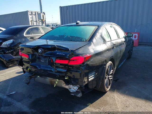 WBA13AG07NCJ32392 BMW 530e