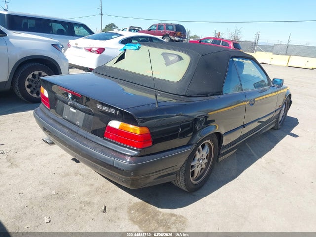 44545730 :رقم المزاد ، WBABK8321WEY88698 vin ، 1998 Bmw 328ic مزاد بيع