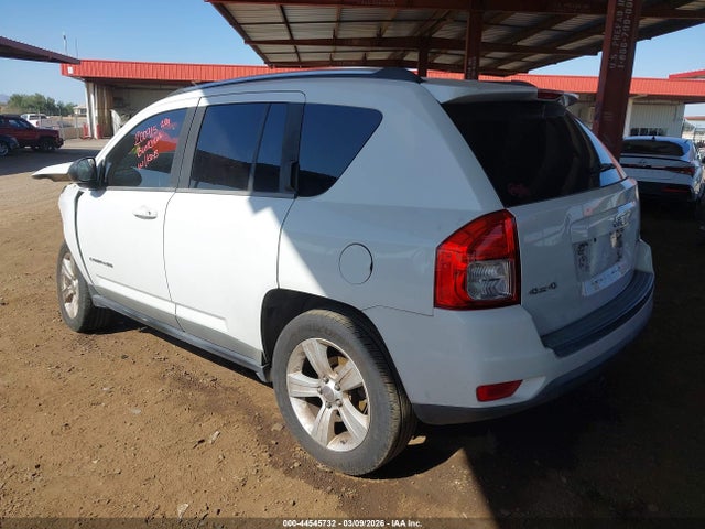 2011 JEEP COMPASS 1J4NF1FB0BD183151 Photo 2