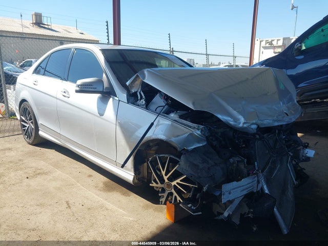 2014 MERCEDES-BENZ C 250 WDDGF4HB9EA955414